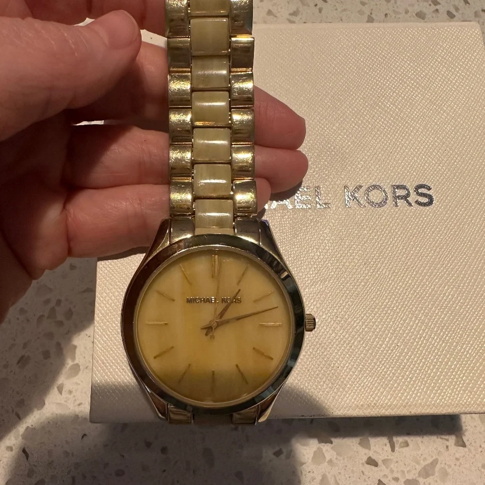Women’s Michael Kors Watch - Picture 1 of 3